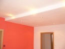 Snížení stropu v obývacím pokoji včetně bodových světel, obložkové zárubně